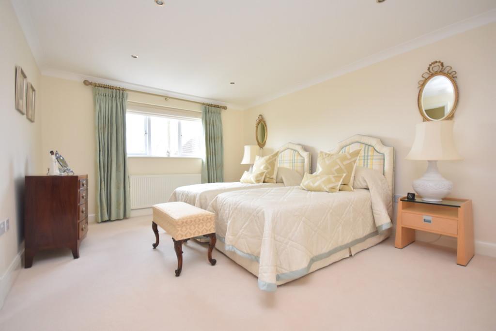 2 The Oaklands, Pen-Y-Turnpike Road, Dinas Powys, CF64 4HH